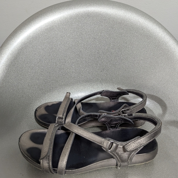 PRADA Leather Strap Sandals Womens Sz. 38 (7.5 ) - Picture 3 of 10